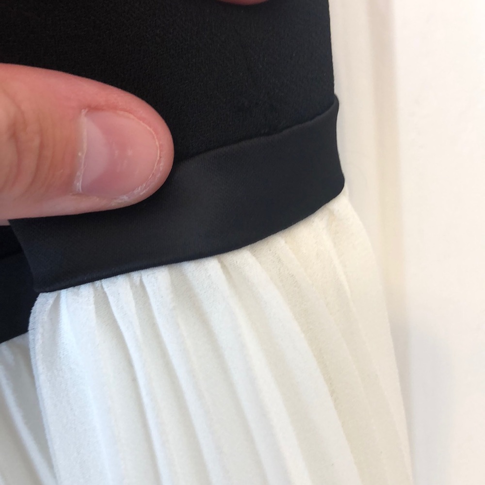 Halston Heritage Black and Cream Pleated Mini Dress - Picture 7 of 9